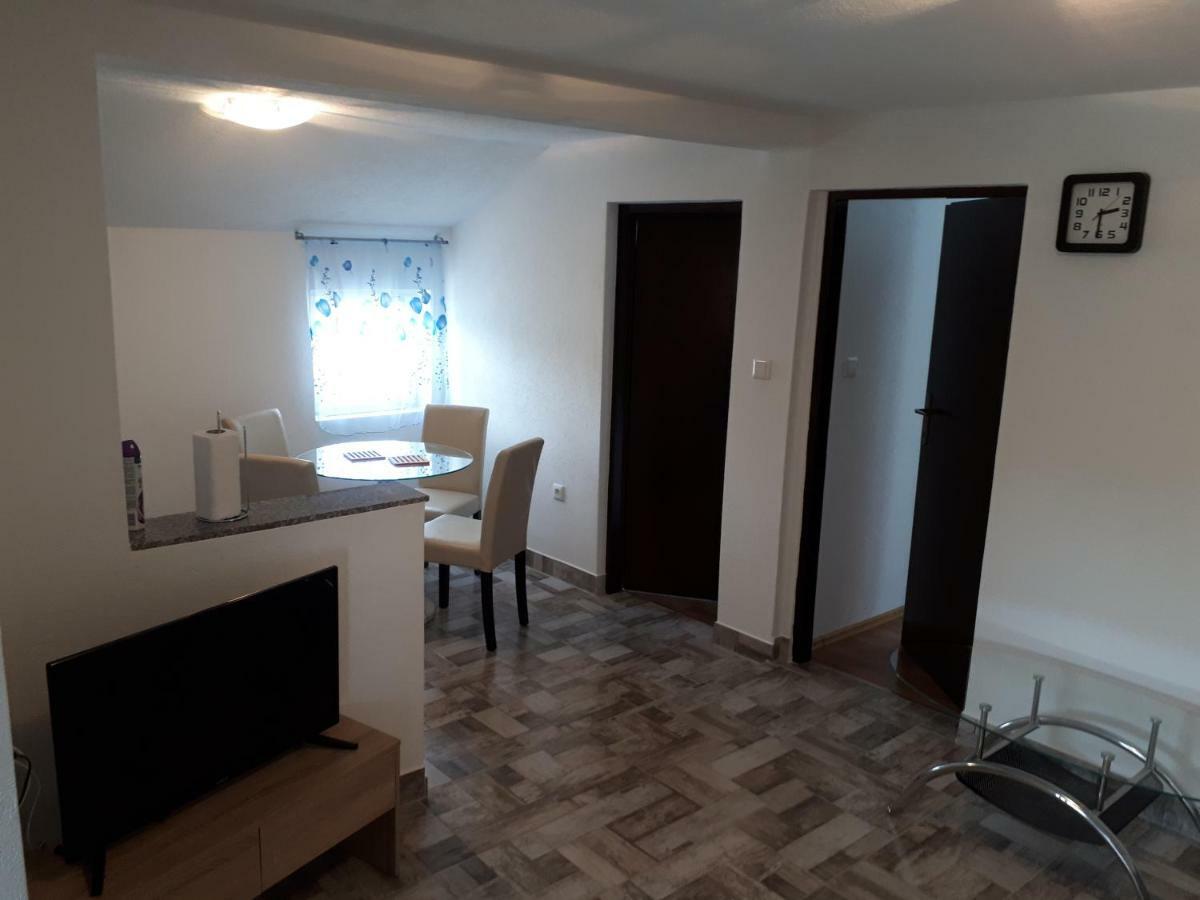 Apartments Anicic Coric Omišalj Exterior foto
